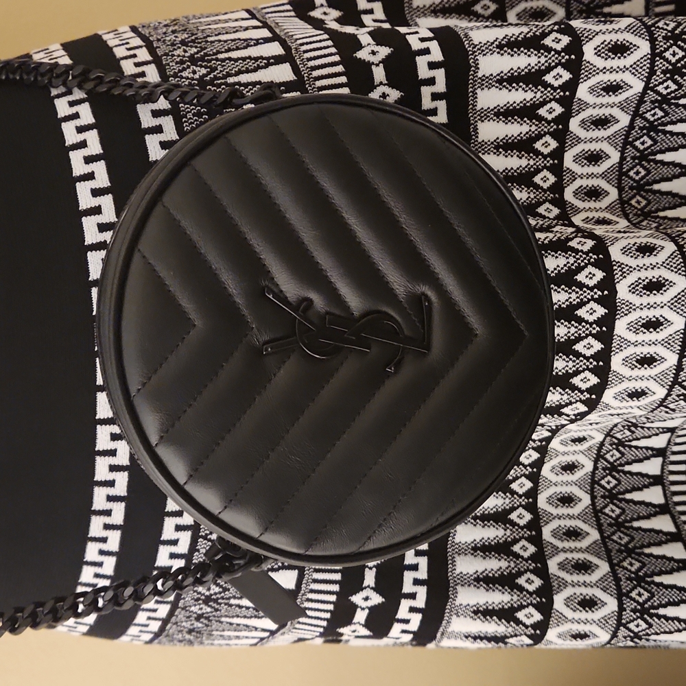 Saint Laurent - Jade YSL - Round Quilted Graine de Poudre Crossbody Bag - Black